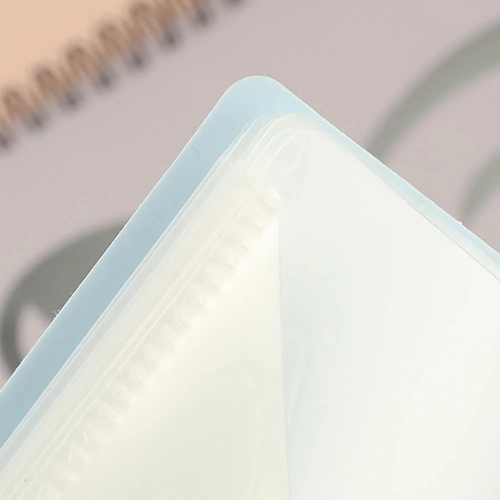 Прозрачная пленка для музыкальных нот формата А4 с водоотталкивающими свойствами и надежным креплением для бумаги
Прозрачная пленка для музыкальных нот формата А4 с водоотталкивающими свойствами и надежным креплением для бумаги