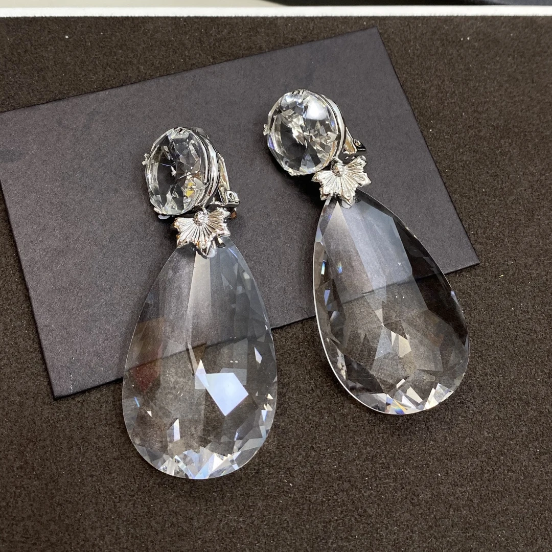 Fashion Europe America Transparent Crystal Earrings Ear Clip Woman Top Quality Luxury Jewelry
Fashion Europe America Transparent Crystal Earrings Ear Clip Woman Top Quality Luxury Jewelry