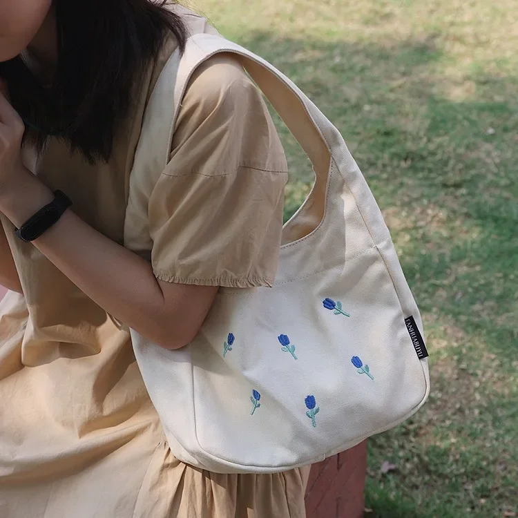 Small fresh Japanese canvas bag women's summer casual shoulder bag small student new embroidered handbag
Small fresh Japanese canvas bag women's summer casual shoulder bag small student new embroidered handbag