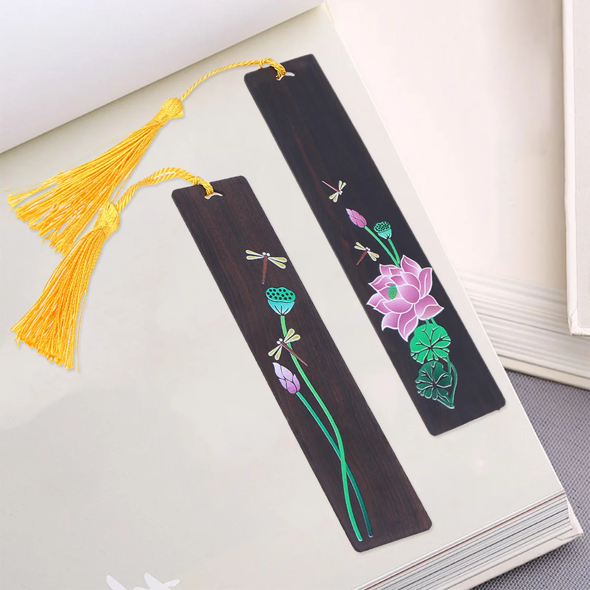 2Pcs Chinese-Style Wooden Bookmark Lotus Dragonfly Painted Tassel Decorative Reading Mark for Office School Home
2Pcs Chinese-Style Wooden Bookmark Lotus Dragonfly Painted Tassel Decorative Reading Mark for Office School Home