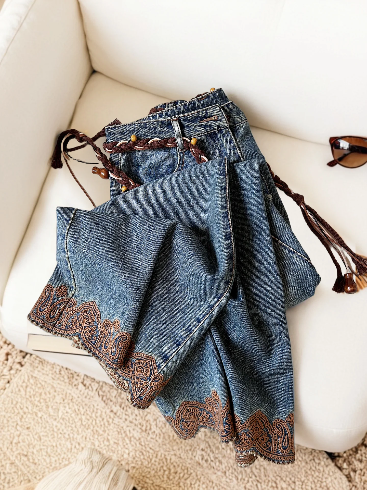 High Waist Slimming Bell Bottom Blue Denim Jeans Women's Spring Autumn Casual Wide Leg Pants Versatile Retro European Style
High Waist Slimming Bell Bottom Blue Denim Jeans Women's Spring Autumn Casual Wide Leg Pants Versatile Retro European Style