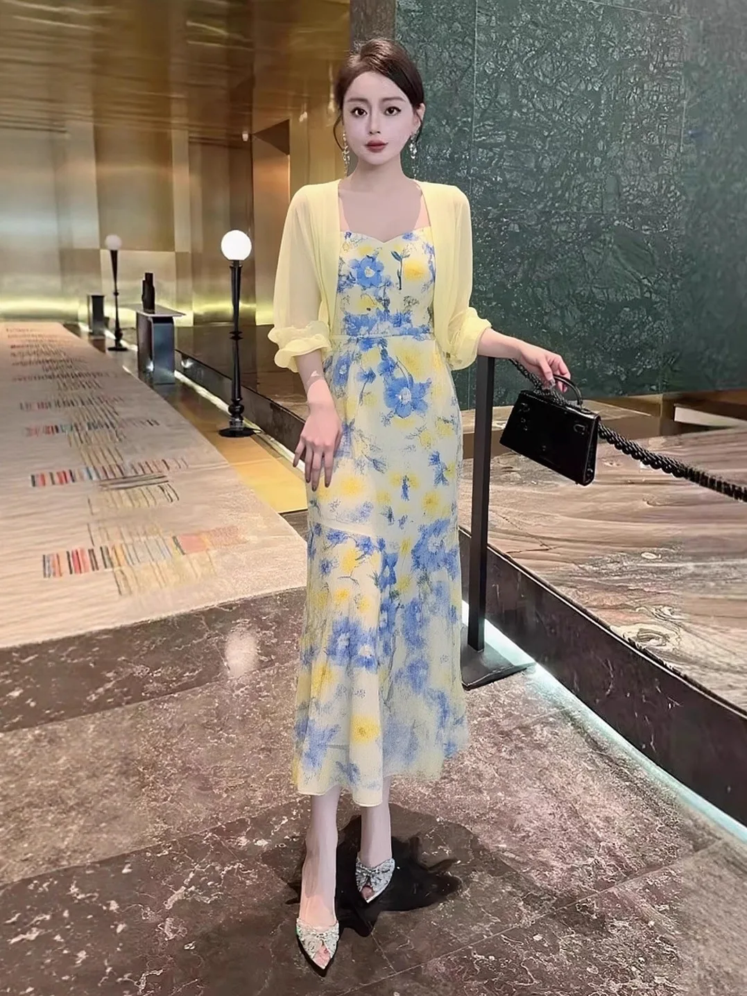 Spring Summer Floral Print Two-Piece Set Women's Fashion Elegant Yellow Salt System Street Style High-End Feeling Age-Defying
Spring Summer Floral Print Two-Piece Set Women's Fashion Elegant Yellow Salt System Street Style High-End Feeling Age-Defying