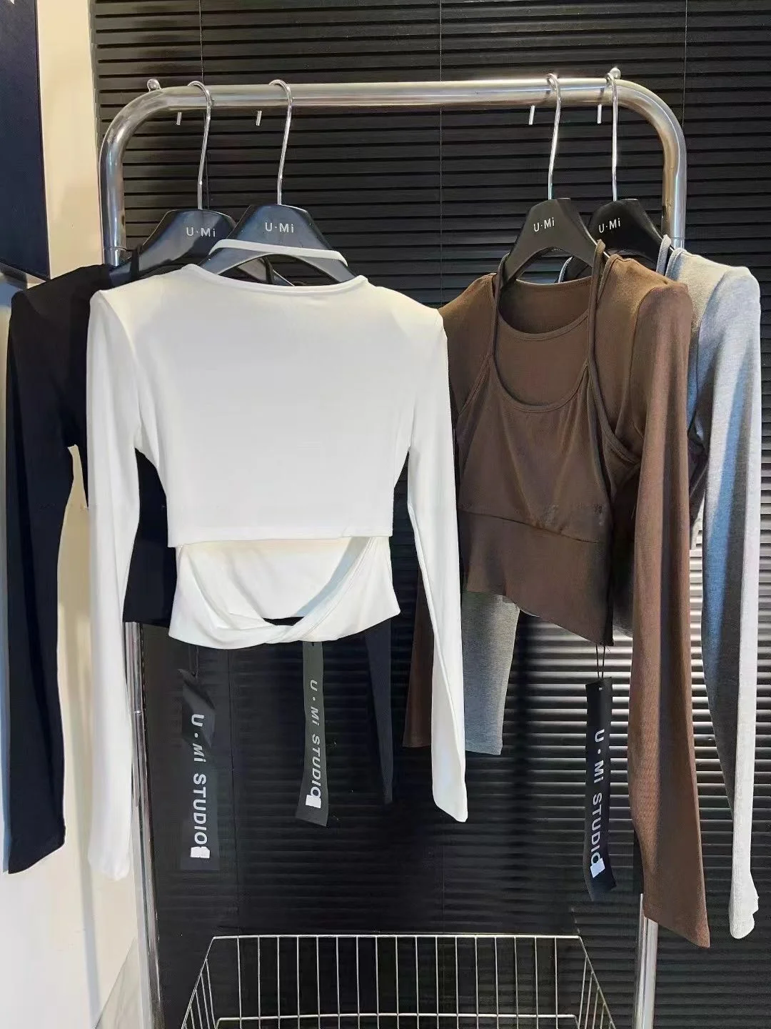 Sexy Pure Desire Slimming Ne Hanging Design False Two-Piece Base irt Women's Top Korean Sle Hollow out Cotton T-irt
Sexy Pure Desire Slimming Ne Hanging Design False Two-Piece Base irt Women's Top Korean Sle Hollow out Cotton T-irt