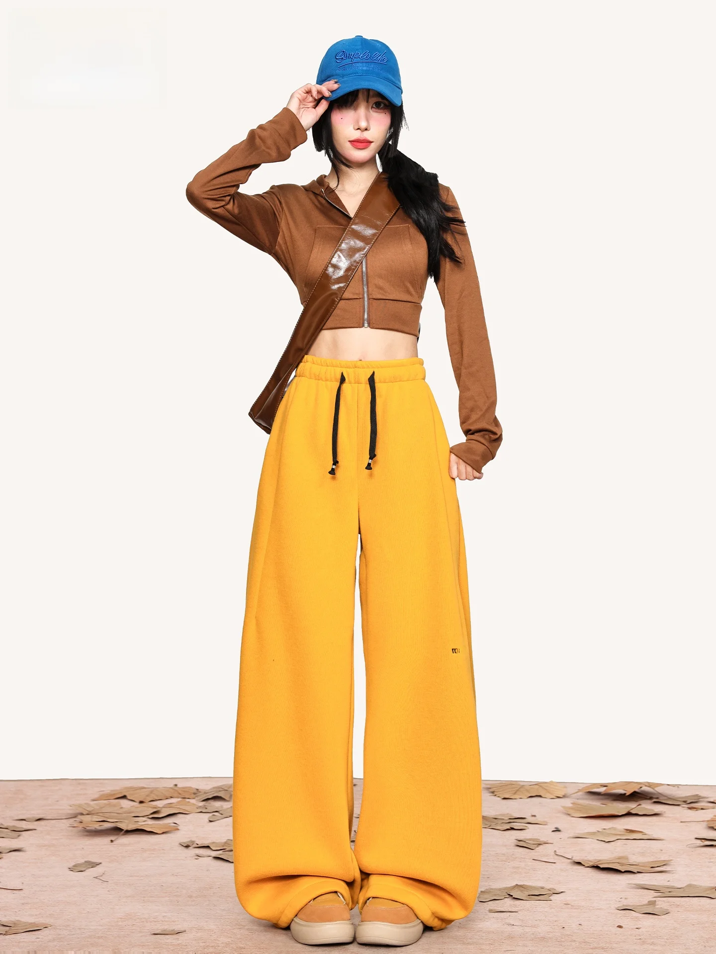 American High Waist Banana Sporty Casual Pants Women Winter New Fleece Design Sensation Wide Leg Pants Straight Cut Trousers
American High Waist Banana Sporty Casual Pants Women Winter New Fleece Design Sensation Wide Leg Pants Straight Cut Trousers