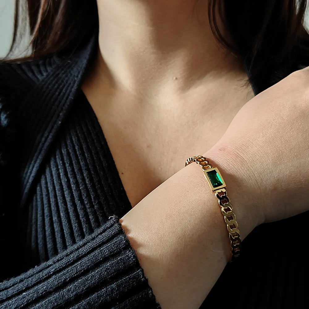 Simple square glass stone women's 18K bracelet, fashionable stainless steel bracelet, birthday gift for girlfriend
Simple square glass stone women's 18K bracelet, fashionable stainless steel bracelet, birthday gift for girlfriend