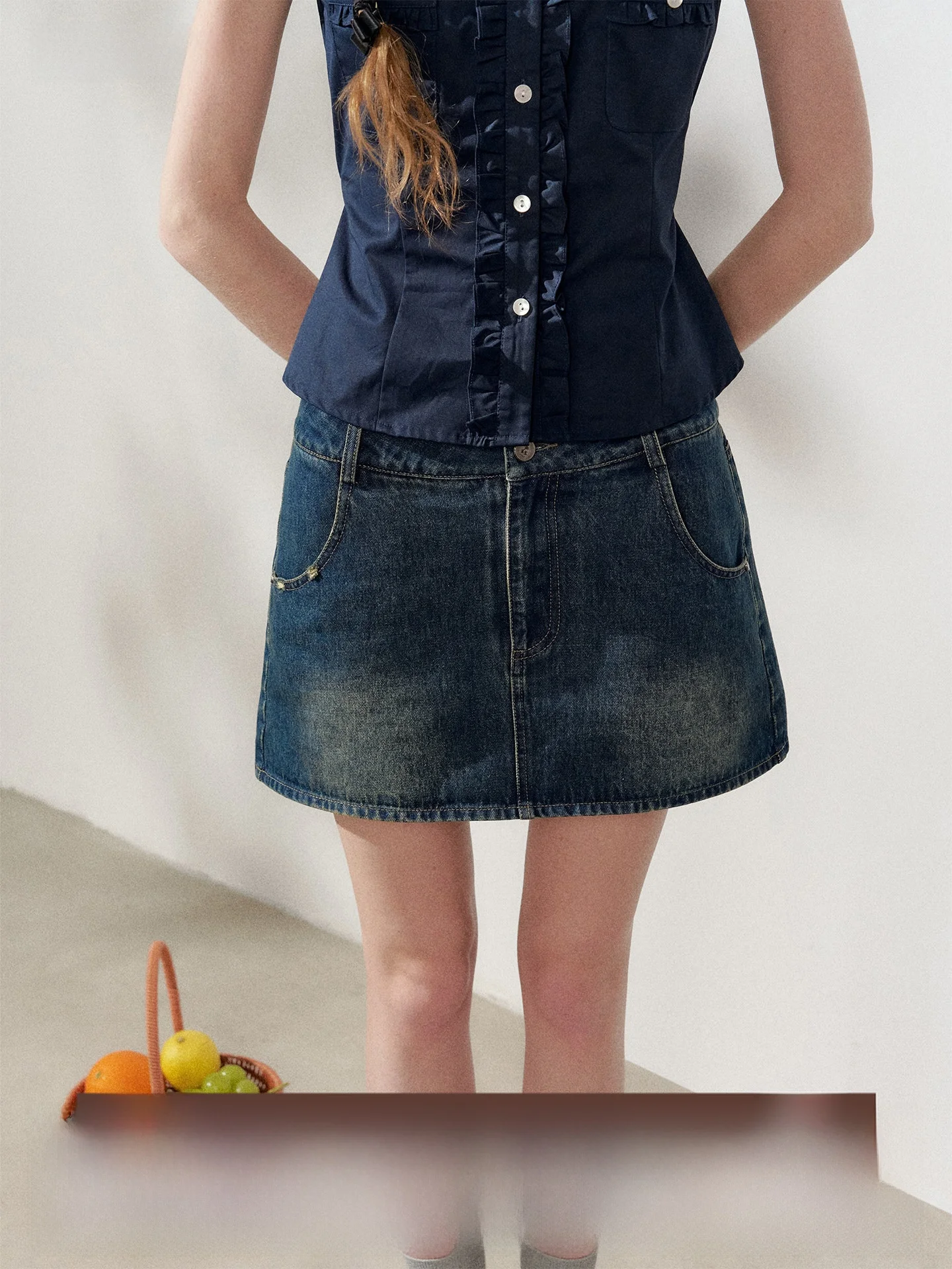 Юбка А-силуэта с высокой талией из денима в стиле ретро, универсальная, стройнящая, летняя новинка от NEW EMPIRE2026 для молодых женщин
Юбка А-силуэта с высокой талией из денима в стиле ретро, универсальная, стройнящая, летняя новинка от NEW EMPIRE2026 для молодых женщин