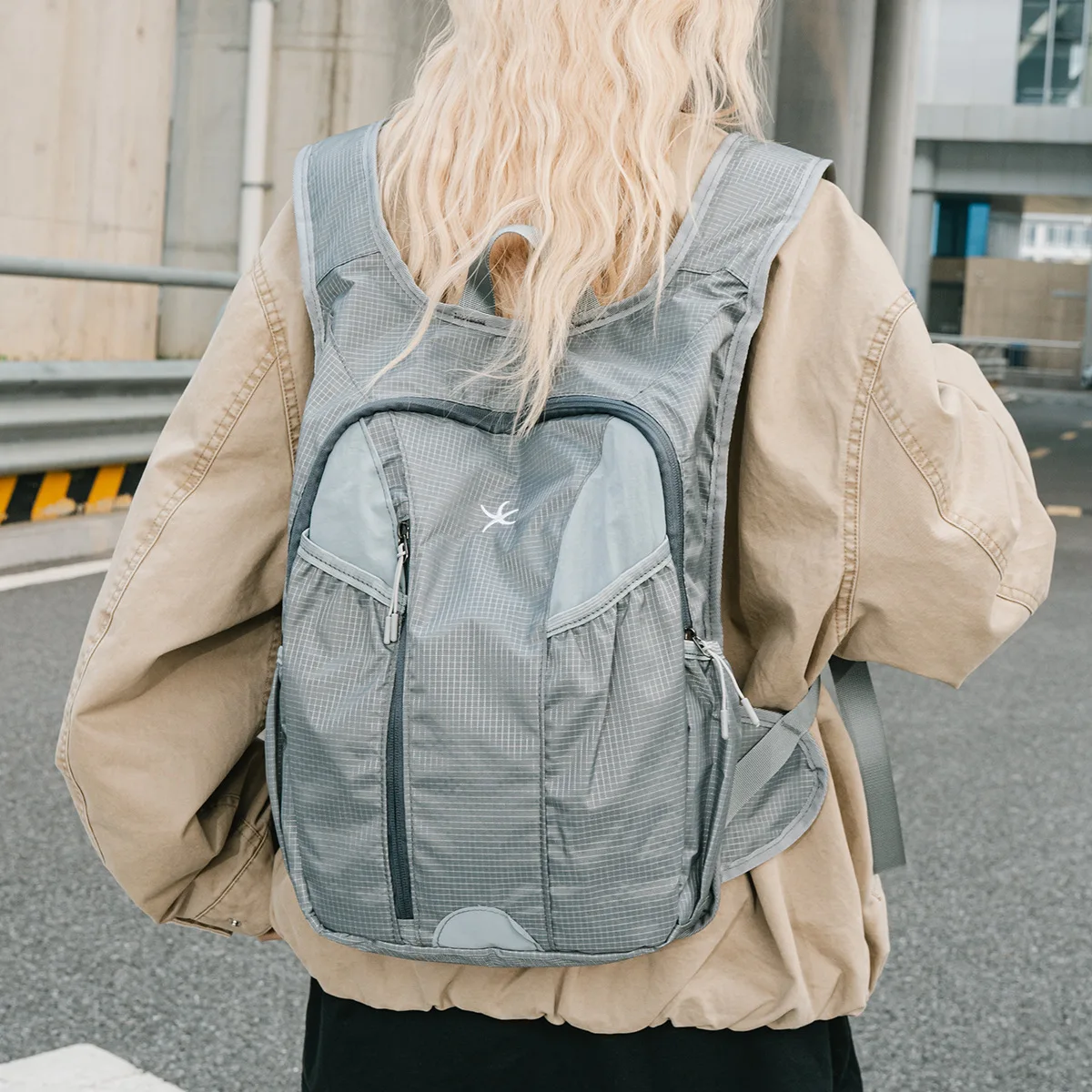 Outdoor Hiking and Mountaineering Bag, Multifunctional Backpack, Portable Foldable Sports Backpack, Men's and Women's School Bag
Outdoor Hiking and Mountaineering Bag, Multifunctional Backpack, Portable Foldable Sports Backpack, Men's and Women's School Bag