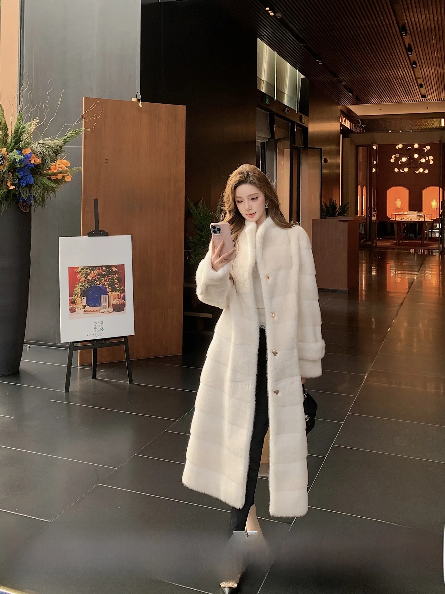 Экологичное длинное пальто из меха и кожи для женщин, белое, повседневный стиль, прямой крой, осень-зима, новинка
Экологичное длинное пальто из меха и кожи для женщин, белое, повседневный стиль, прямой крой, осень-зима, новинка