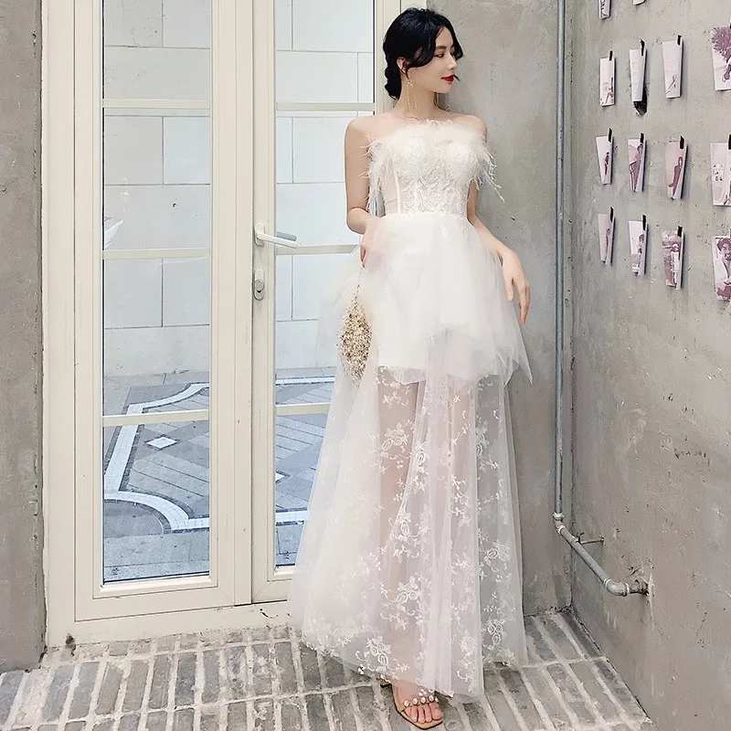 The new white dress exudes an air of a strapless style for banquets exuding light luxury and dreamy charm
The new white dress exudes an air of a strapless style for banquets exuding light luxury and dreamy charm