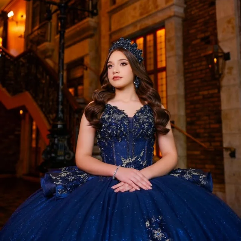 Customized Shiny dark blue Quinceanera Dresses Off the Shoulder glitter decal crystal flower Long tail Vestido 15 Quinceanera
Customized Shiny dark blue Quinceanera Dresses Off the Shoulder glitter decal crystal flower Long tail Vestido 15 Quinceanera
