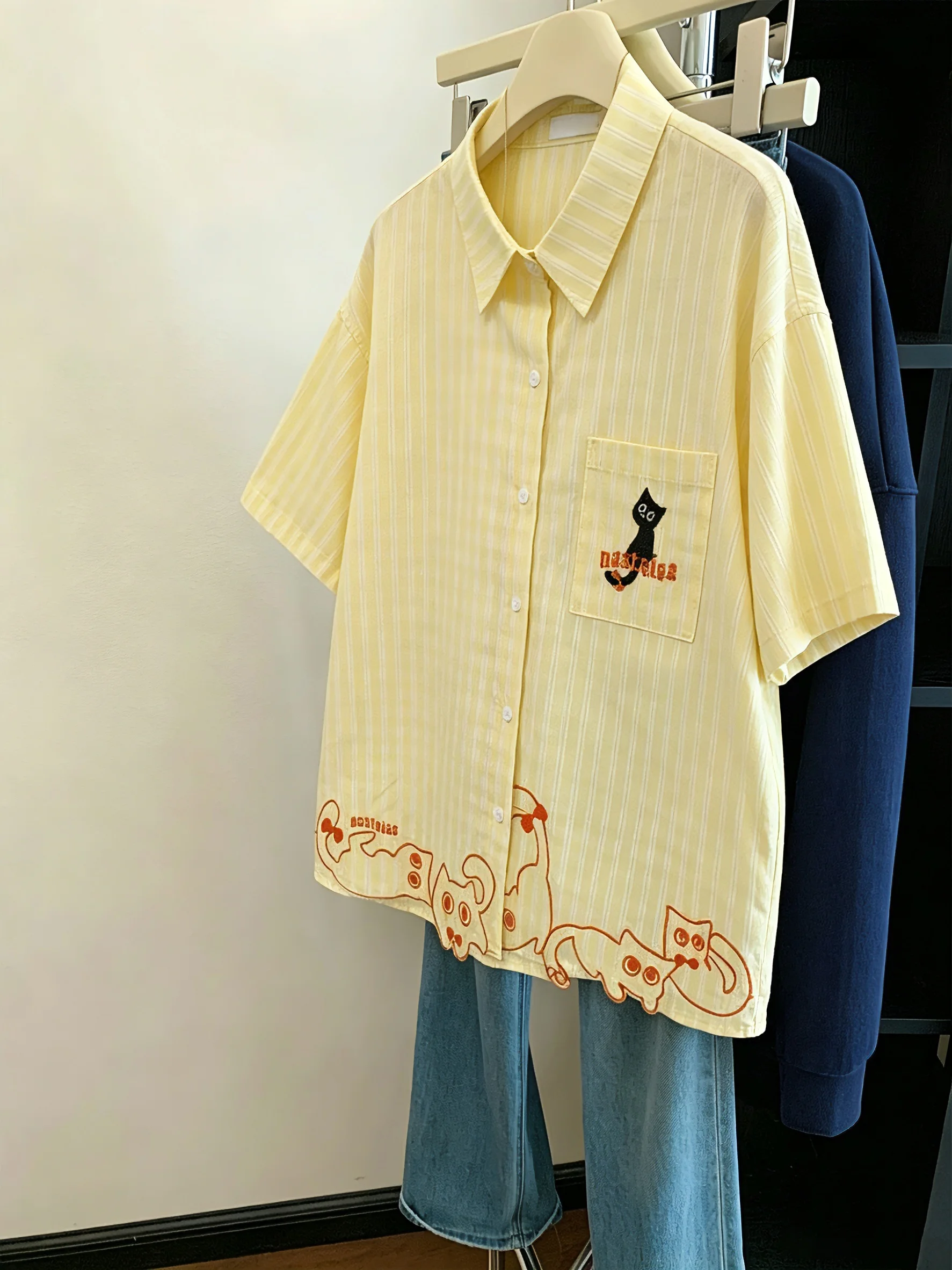 Casual Embroidered Shirt Short Sleeve Loose Fit Women's Summer Fashion Age-Defying Versatile Top Breathable Comfortable
Casual Embroidered Shirt Short Sleeve Loose Fit Women's Summer Fashion Age-Defying Versatile Top Breathable Comfortable