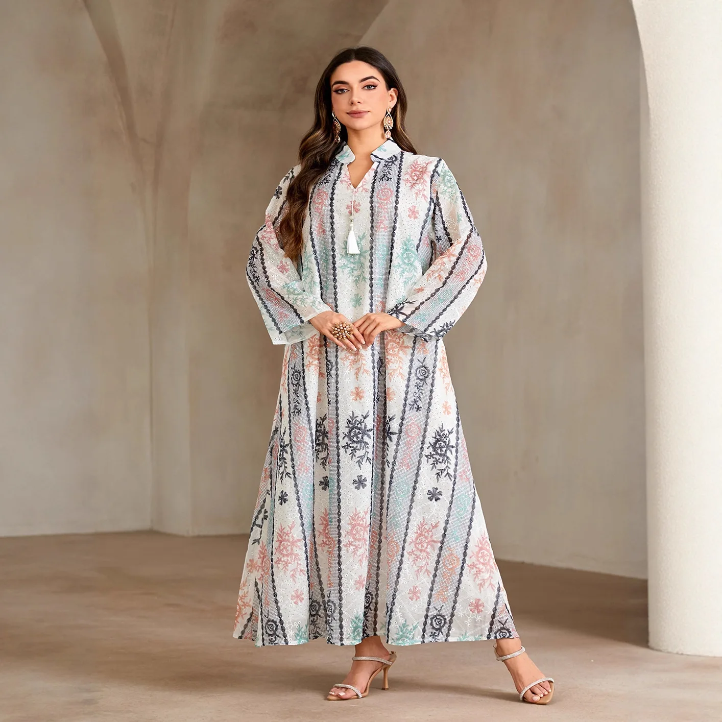 New Muslim Women's Robe, Fashionable Printed Abaya Long Dress With Rhinestones, V-neck, Heavy-duty Dress Islam Elegant
New Muslim Women's Robe, Fashionable Printed Abaya Long Dress With Rhinestones, V-neck, Heavy-duty Dress Islam Elegant