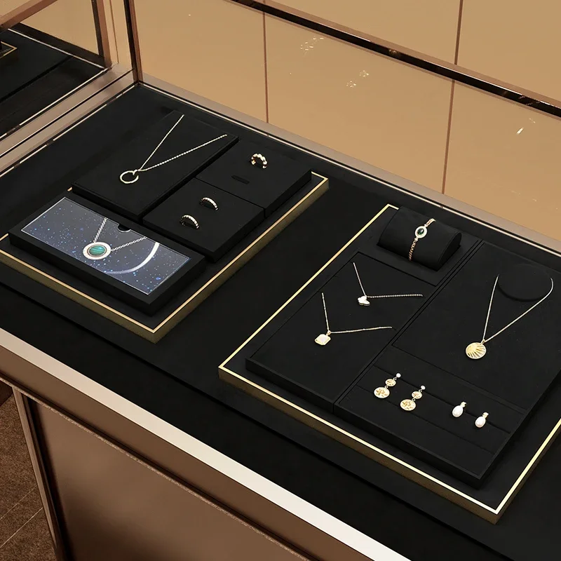 Light luxury jewelry display props, high-end metal rings, necklaces, earrings, jewelry counter display shelves
Light luxury jewelry display props, high-end metal rings, necklaces, earrings, jewelry counter display shelves