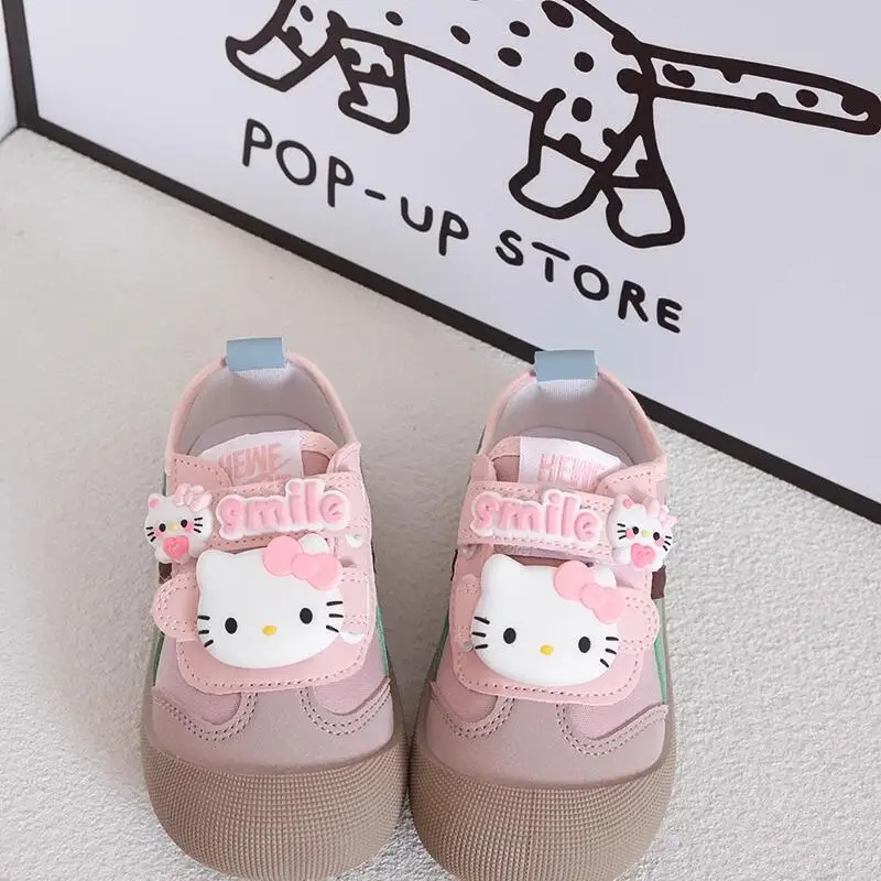Sanrio/детская новая стильная домашняя обувь Hello Kitty, модная парусиновая обувь для девочек, легкие весенне-осенние кроссовки с героями мультфильмов, детский сад
Sanrio/детская новая стильная домашняя обувь Hello Kitty, модная парусиновая обувь для девочек, легкие весенне-осенние кроссовки с героями мультфильмов, детский сад