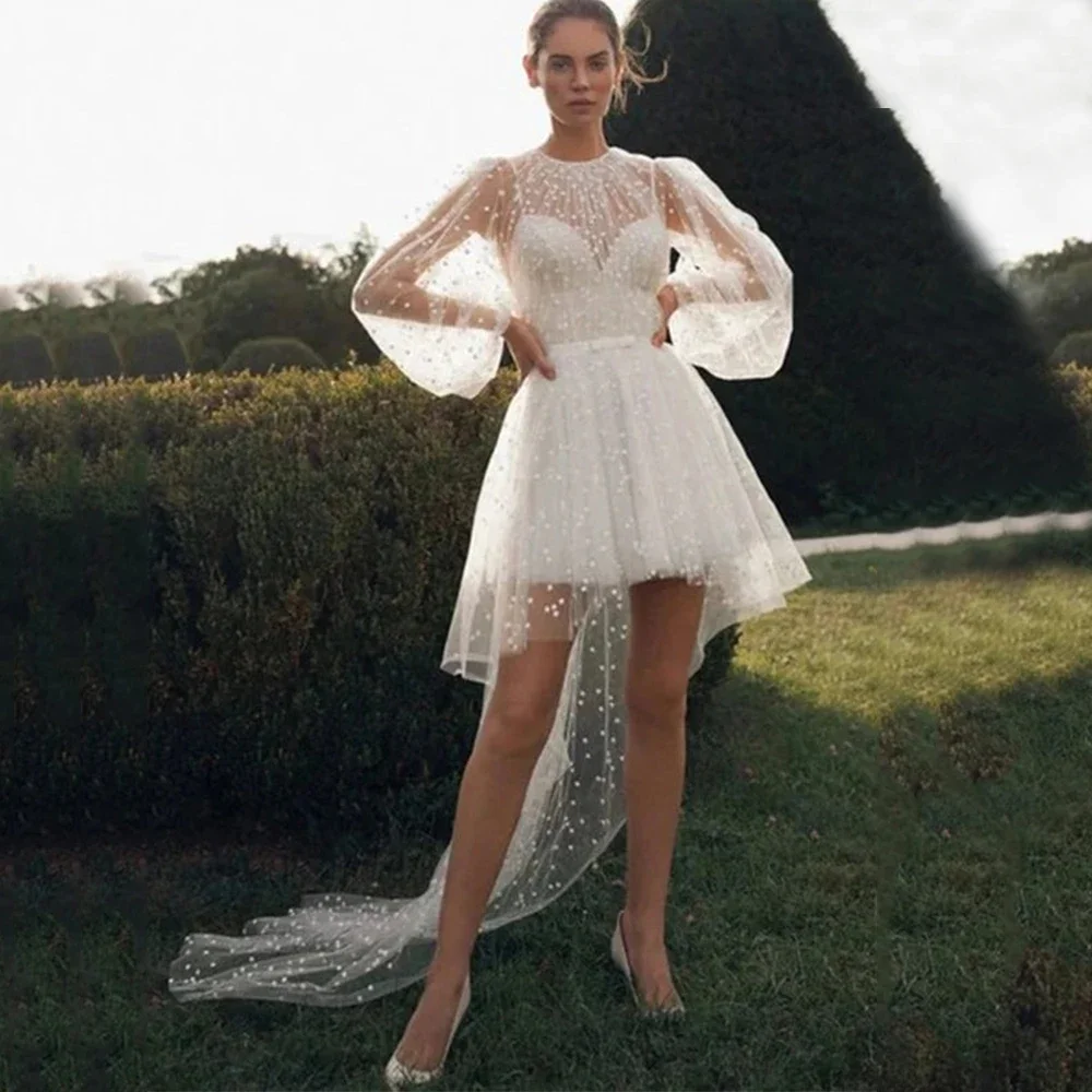 Chic Tulle Short Wedding Dress O-Neck Long Sleeves Sexy Illusion with Sweep Train Bridal Custom Made with Buttons Bride Gowns
Chic Tulle Short Wedding Dress O-Neck Long Sleeves Sexy Illusion with Sweep Train Bridal Custom Made with Buttons Bride Gowns