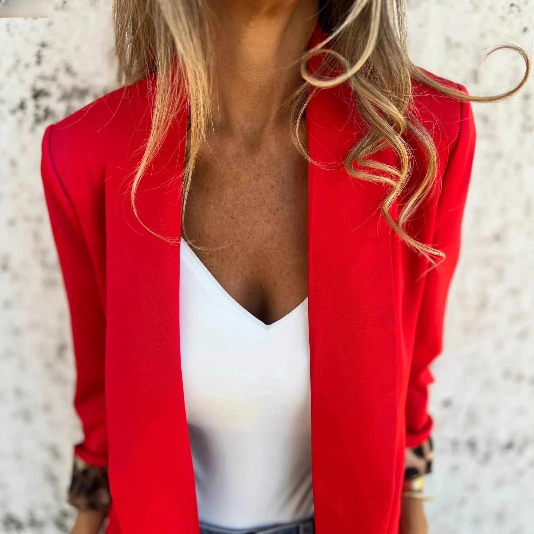 Fashionable Patchwork Color Leopard Print Stand Collar Suit Jacket Women's Slim Fit Polyester Outerwear for Autumn
Fashionable Patchwork Color Leopard Print Stand Collar Suit Jacket Women's Slim Fit Polyester Outerwear for Autumn