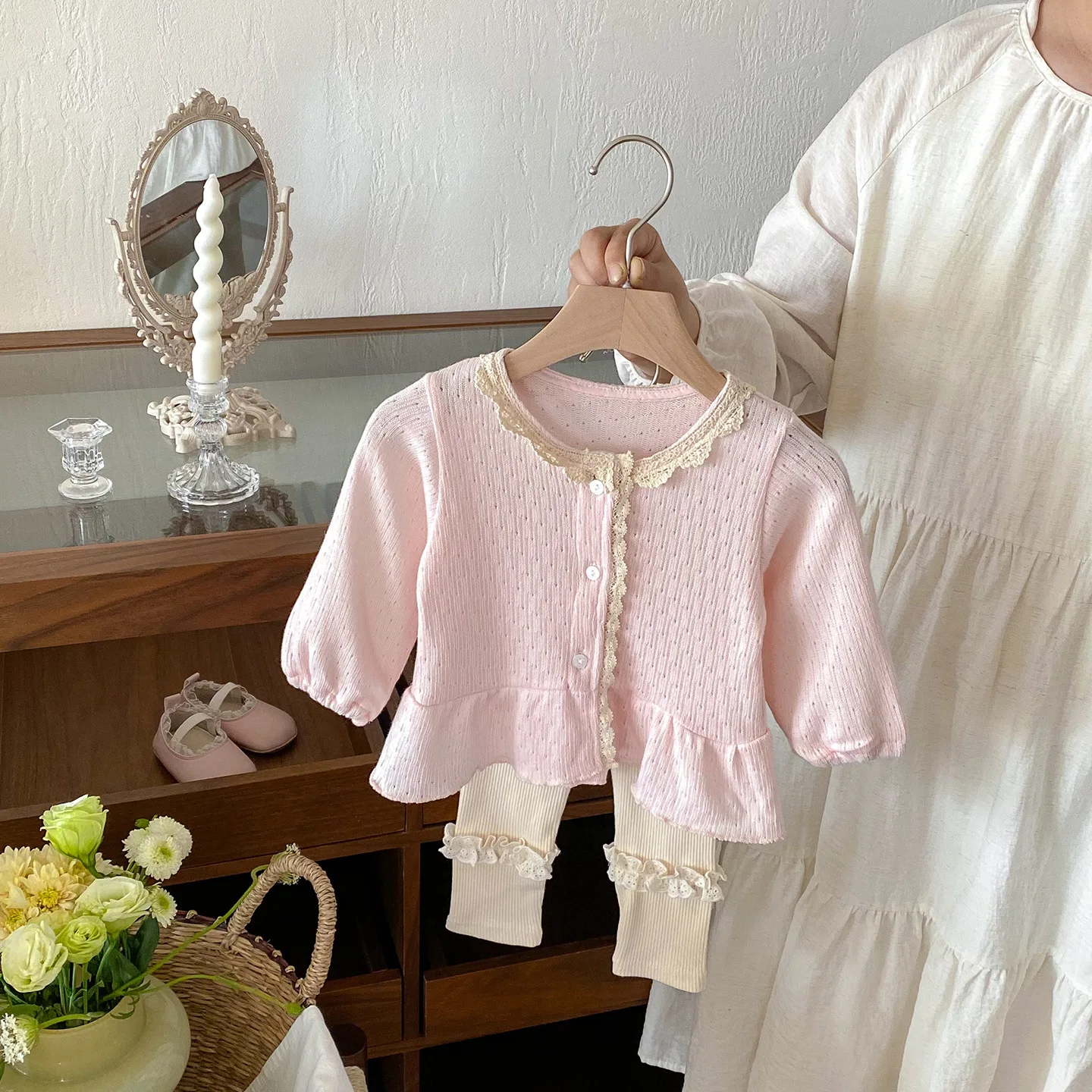 2025 Ins Autumn Children's Two-piece Set Round-neck Long-sleeved Newborn Girls Top Elastic Waist Lace Trim Toddler Girls Pants
2025 Ins Autumn Children's Two-piece Set Round-neck Long-sleeved Newborn Girls Top Elastic Waist Lace Trim Toddler Girls Pants