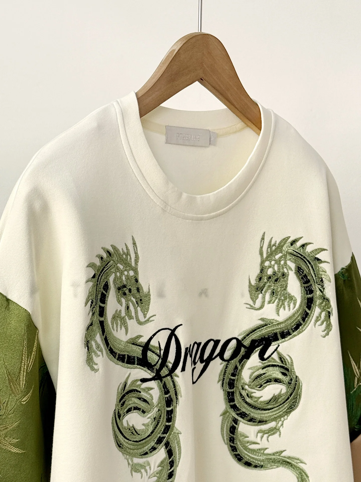 Putheren Dragon And Bamboo Embroidery Short Sleeve Casual Top Versatile Cotton Blend Comfortable Vintage Style Women's T-shirt
Putheren Dragon And Bamboo Embroidery Short Sleeve Casual Top Versatile Cotton Blend Comfortable Vintage Style Women's T-shirt
