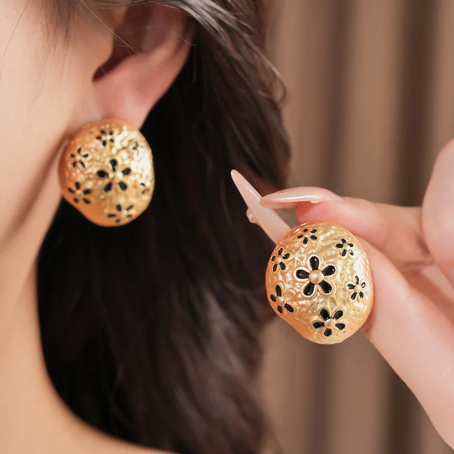 Vintage Gold Color Hammered Texture Oval Stud Earrings for Women Men Retro Enamel Flower Earrings Fashion Jewelry Daily Party
Vintage Gold Color Hammered Texture Oval Stud Earrings for Women Men Retro Enamel Flower Earrings Fashion Jewelry Daily Party