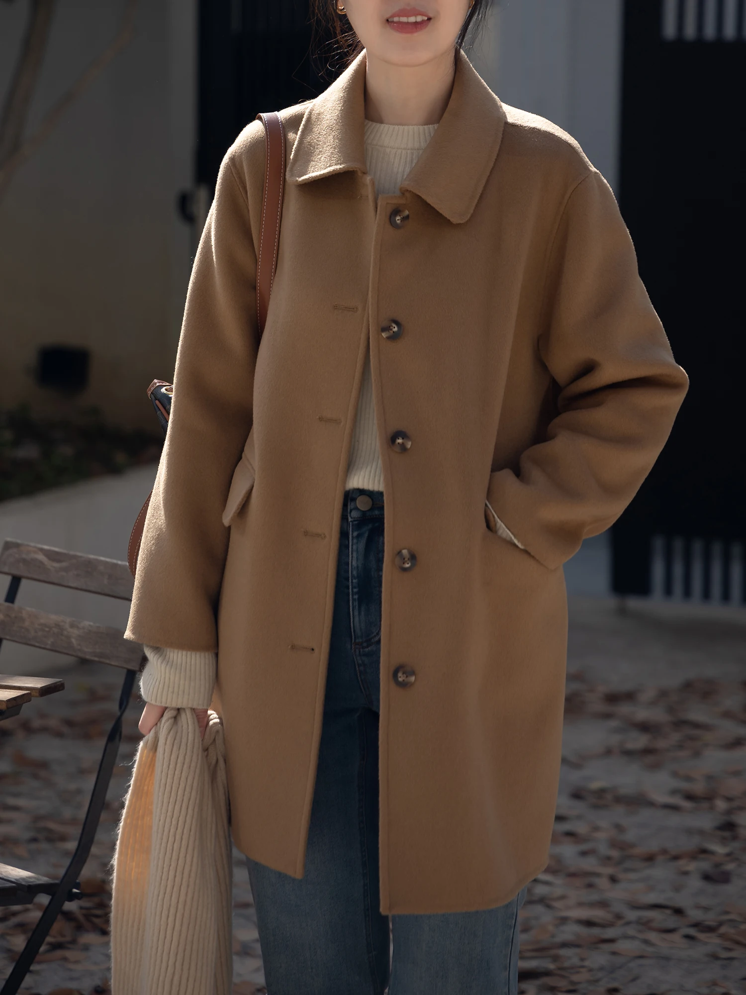 Двустороннее шерстяное пальто женское средней длины, новое, цвета кэмел, на одной пуговице, для осени и зимы, для повседневной носки
Двустороннее шерстяное пальто женское средней длины, новое, цвета кэмел, на одной пуговице, для осени и зимы, для повседневной носки
