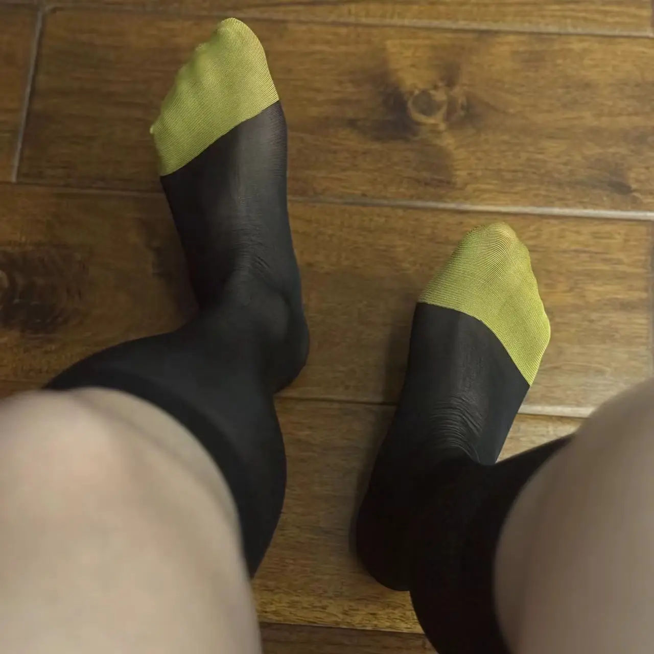 Men Nylon Sheer Suit Socks Gold Toe Sexy Formal Dress Wear Gay See-through Business Socks Hose Stocking
Men Nylon Sheer Suit Socks Gold Toe Sexy Formal Dress Wear Gay See-through Business Socks Hose Stocking