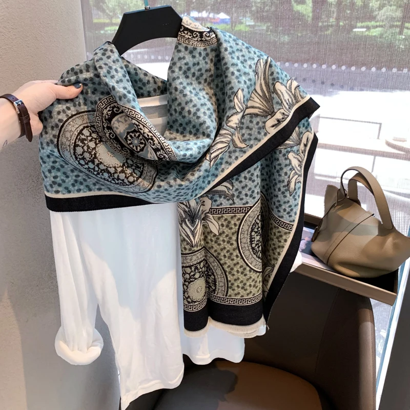 Designer Brand New Shawl Female Autumn Korean Version of All Fashion Matching Color Printed Warm Cashmere Scarf Female Winter 명품
Designer Brand New Shawl Female Autumn Korean Version of All Fashion Matching Color Printed Warm Cashmere Scarf Female Winter 명품