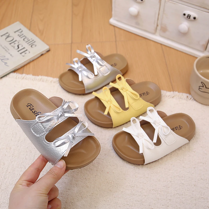 Girls Casual Shoes Outdoors Korean Style Versatile Kids Beach Shoes Non-slip Fashion 2026 Summer New Children Slippers Soft Sole
Girls Casual Shoes Outdoors Korean Style Versatile Kids Beach Shoes Non-slip Fashion 2026 Summer New Children Slippers Soft Sole