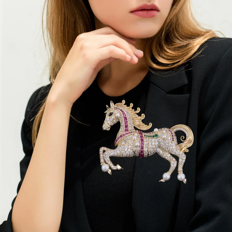 Shining 3D White Horse Brooch Unisex Lucky Mascot Year of the Horse Charm Good Fortune Career Success Pin Party Wedding Kid Gift
Shining 3D White Horse Brooch Unisex Lucky Mascot Year of the Horse Charm Good Fortune Career Success Pin Party Wedding Kid Gift