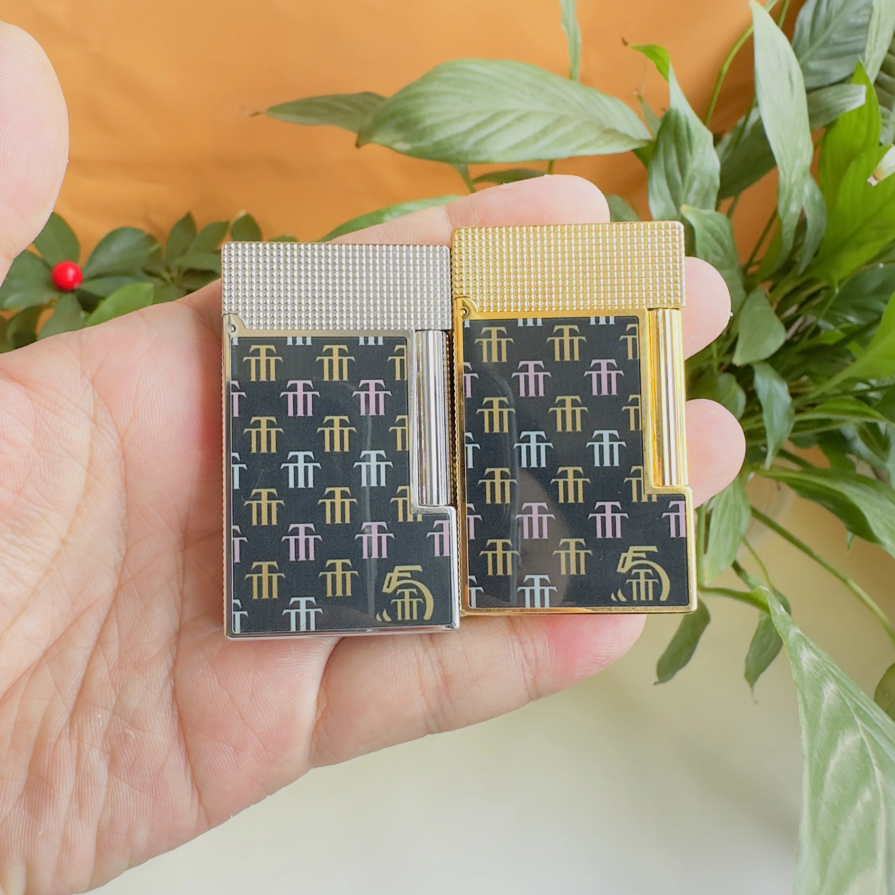 Branded pure copper custom lighter, loud and clear sound, a perfect gift for men, comes with a set of custom smoking accessories
Branded pure copper custom lighter, loud and clear sound, a perfect gift for men, comes with a set of custom smoking accessories