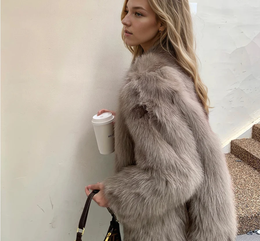 Faux Fox Fur Coat for Women Fashionable Upscale Laid-back Style Warmth And Protection Cross-border E-commerce Europe America
Faux Fox Fur Coat for Women Fashionable Upscale Laid-back Style Warmth And Protection Cross-border E-commerce Europe America