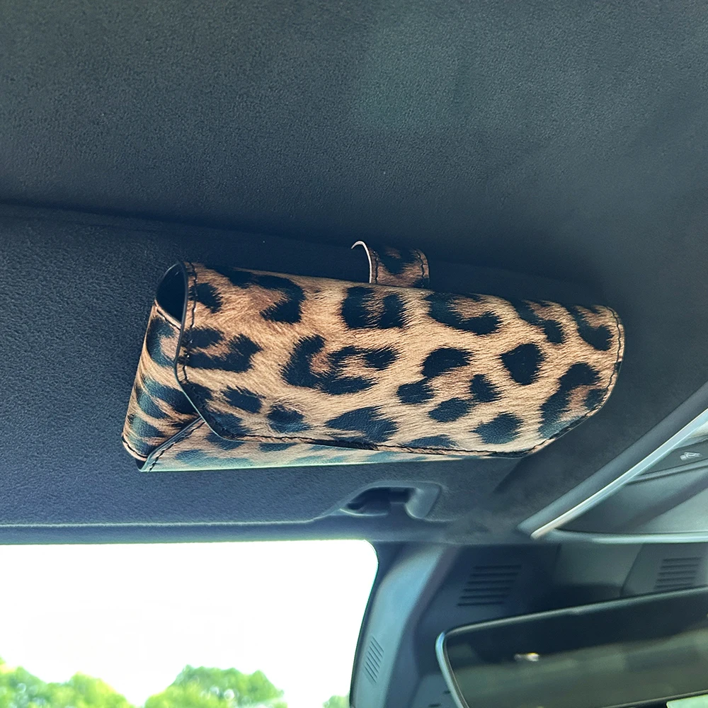leopard print car hanging sun visor glasses bag storage leather bag magnetic sunglasses card sundries storage bag glasses case
leopard print car hanging sun visor glasses bag storage leather bag magnetic sunglasses card sundries storage bag glasses case