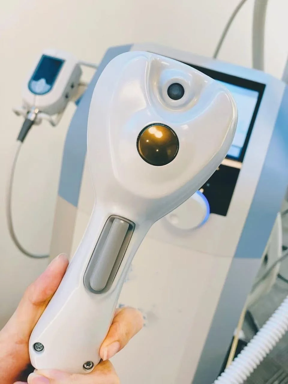 NEW Face Wrinkle Lifting Tight Rouge Shaping Ultrasonic Machine Portable Fat Knife Weight Loss Beauty Equipment
NEW Face Wrinkle Lifting Tight Rouge Shaping Ultrasonic Machine Portable Fat Knife Weight Loss Beauty Equipment