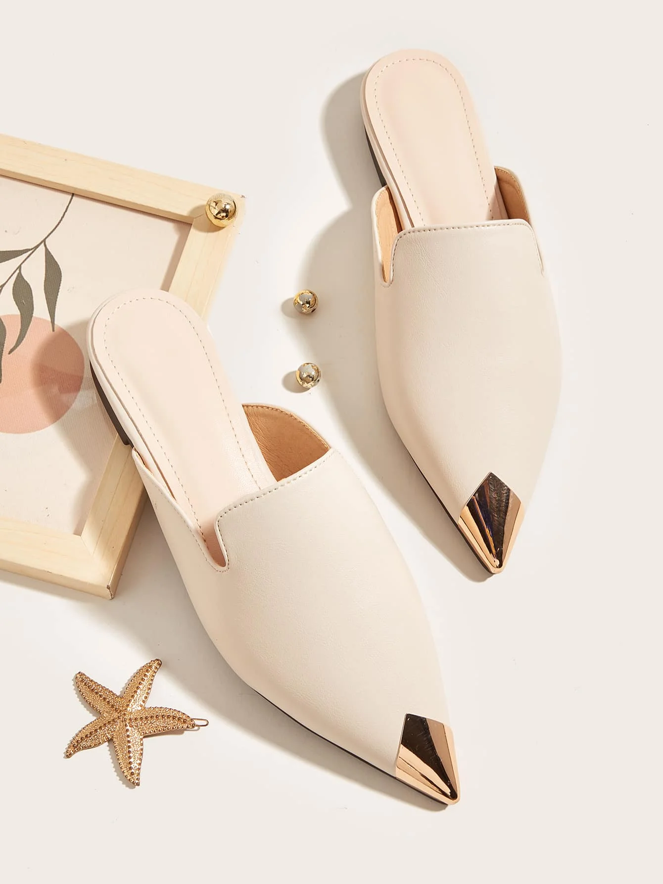 Fall/Winter Metallic Detail Point Toe Flat Mules
Fall/Winter Metallic Detail Point Toe Flat Mules