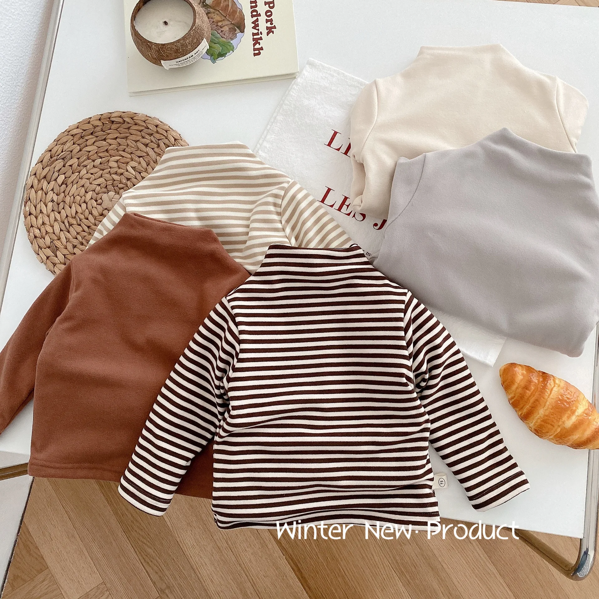Jenny&Dave Children's warm bottom sweater for winter girls aged 0-5 with plush high collar and a simple striped top for children
Jenny&Dave Children's warm bottom sweater for winter girls aged 0-5 with plush high collar and a simple striped top for children