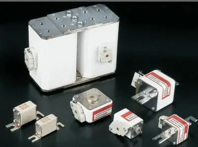 Предохранители 170M5438 170M5439 170M5440 170M5441 170M5442 170M5443 170M5444, квадратный корпус, контактный, с плоским концом, новые, оригинальные
Предохранители 170M5438 170M5439 170M5440 170M5441 170M5442 170M5443 170M5444, квадратный корпус, контактный, с плоским концом, новые, оригинальные