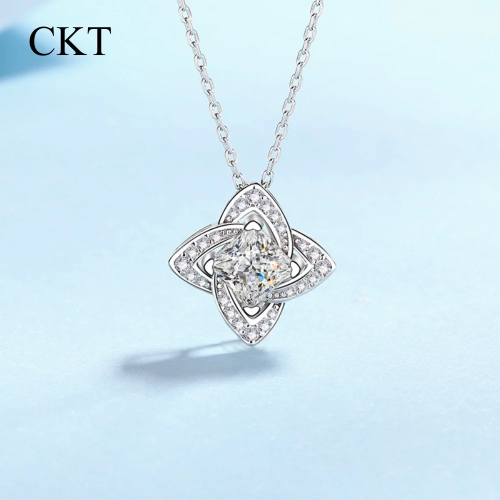 CKT Platinum PT950 Pendant for Women 1ct Moissanite Diamond Necklace Four Leaf Square Clavicle Chain Girl Fine Jewelry Gift
CKT Platinum PT950 Pendant for Women 1ct Moissanite Diamond Necklace Four Leaf Square Clavicle Chain Girl Fine Jewelry Gift