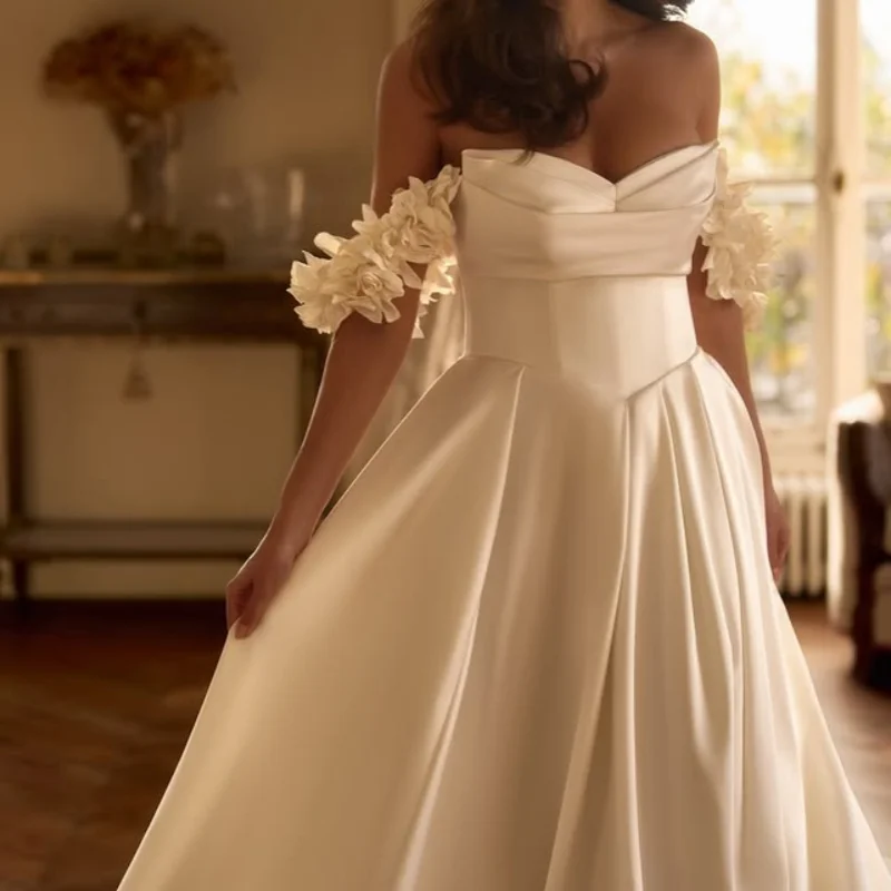Customized ivory Ball Gown Royal Wedding Dresses Sweetheart decal applique satin Long tail vent Made Robe De
Customized ivory Ball Gown Royal Wedding Dresses Sweetheart decal applique satin Long tail vent Made Robe De