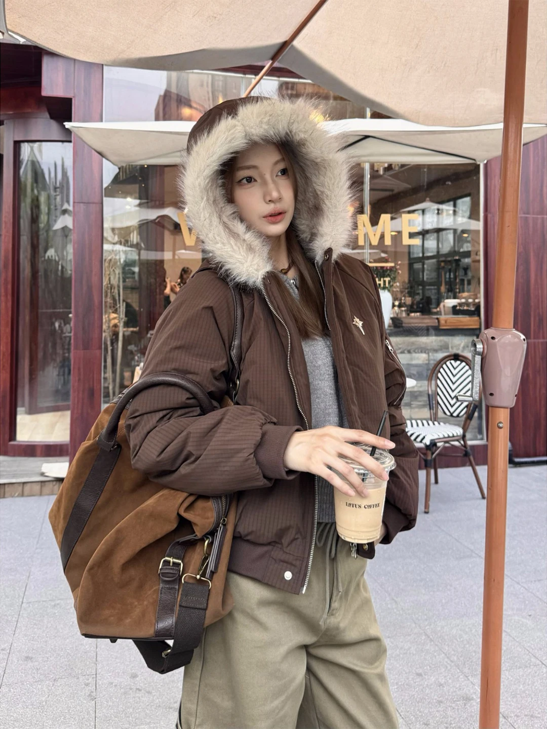 American Retro Parka Jaet Thiened Warm Cotton Coat ort Sle for Men And Women Winter Outerwear with Fur Collar
American Retro Parka Jaet Thiened Warm Cotton Coat ort Sle for Men And Women Winter Outerwear with Fur Collar