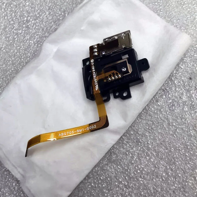 New zoom switch assy repair parts For Tamron 17-70mm F/2.8 Di III-A VC RXD B070 lens (X mount and E mount)
New zoom switch assy repair parts For Tamron 17-70mm F/2.8 Di III-A VC RXD B070 lens (X mount and E mount)