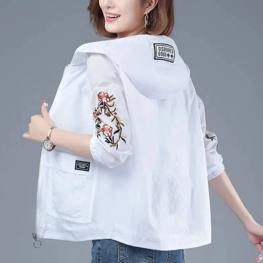 Women's Jackets 2025 New Thin Coat Waterproof Sun Protection Clothing Windbreaker Female Hooded Casual Jacket Outerwear 5XL
Women's Jackets 2025 New Thin Coat Waterproof Sun Protection Clothing Windbreaker Female Hooded Casual Jacket Outerwear 5XL