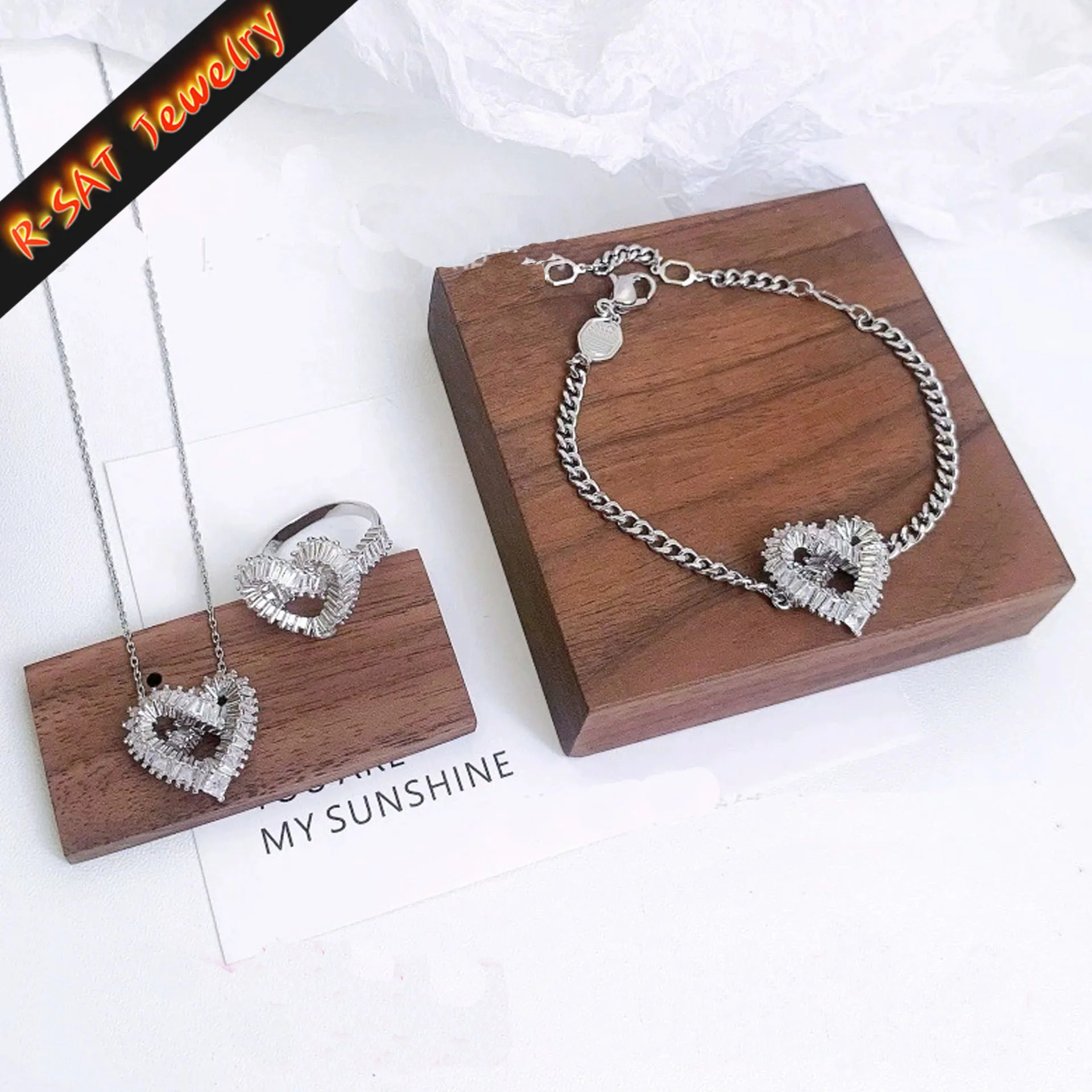 New Love Heart Set Necklace Bracelet Earring Ring Wedding Jewelry High Quality Fashion Charm Gifts for Women Free Shipping
New Love Heart Set Necklace Bracelet Earring Ring Wedding Jewelry High Quality Fashion Charm Gifts for Women Free Shipping