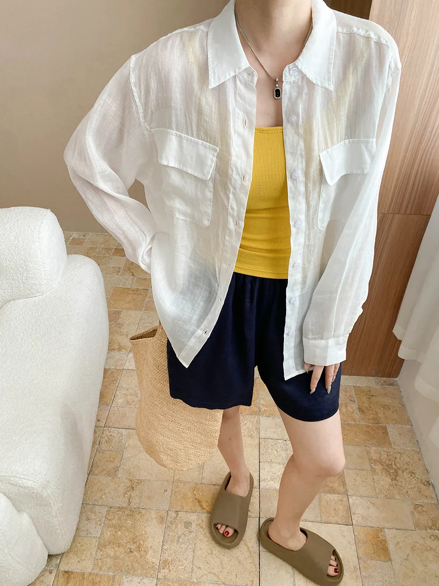 Spring and summer women's casual solid color lapel long sleeved pocket decoration loose shirt
Spring and summer women's casual solid color lapel long sleeved pocket decoration loose shirt