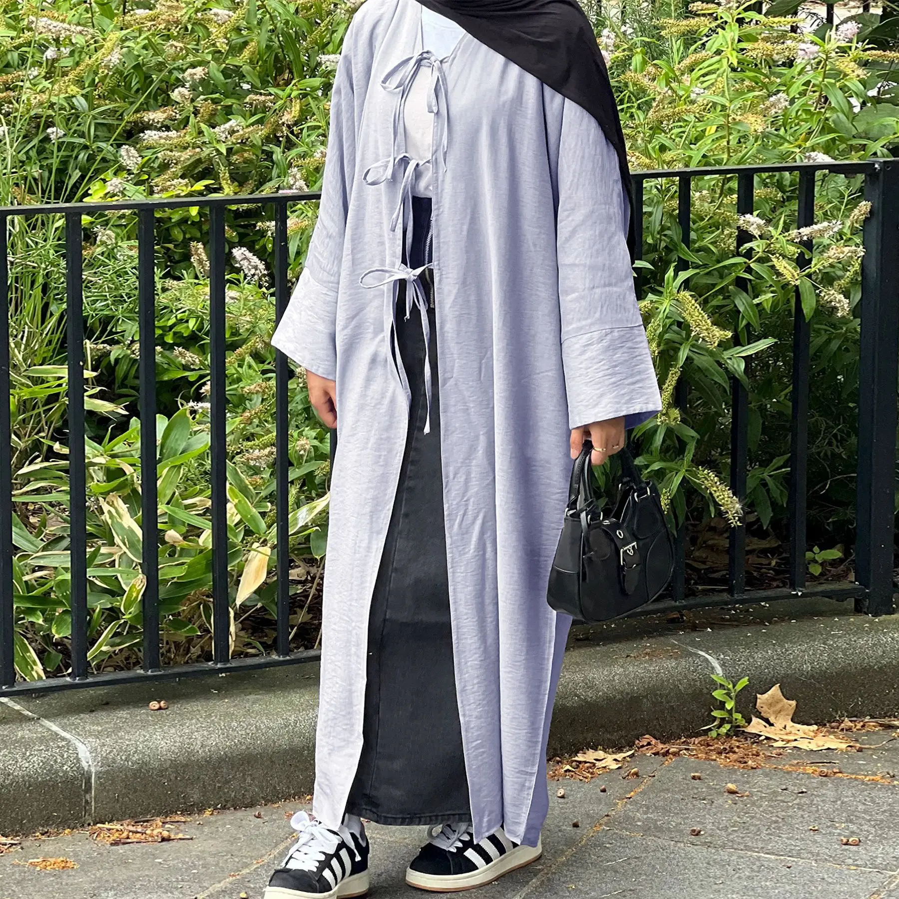 Saudi Arabian and Dubai-style ladies' gathered-waist and tie-belted casual cardigan dress robes for parties and gatherings.
Saudi Arabian and Dubai-style ladies' gathered-waist and tie-belted casual cardigan dress robes for parties and gatherings.