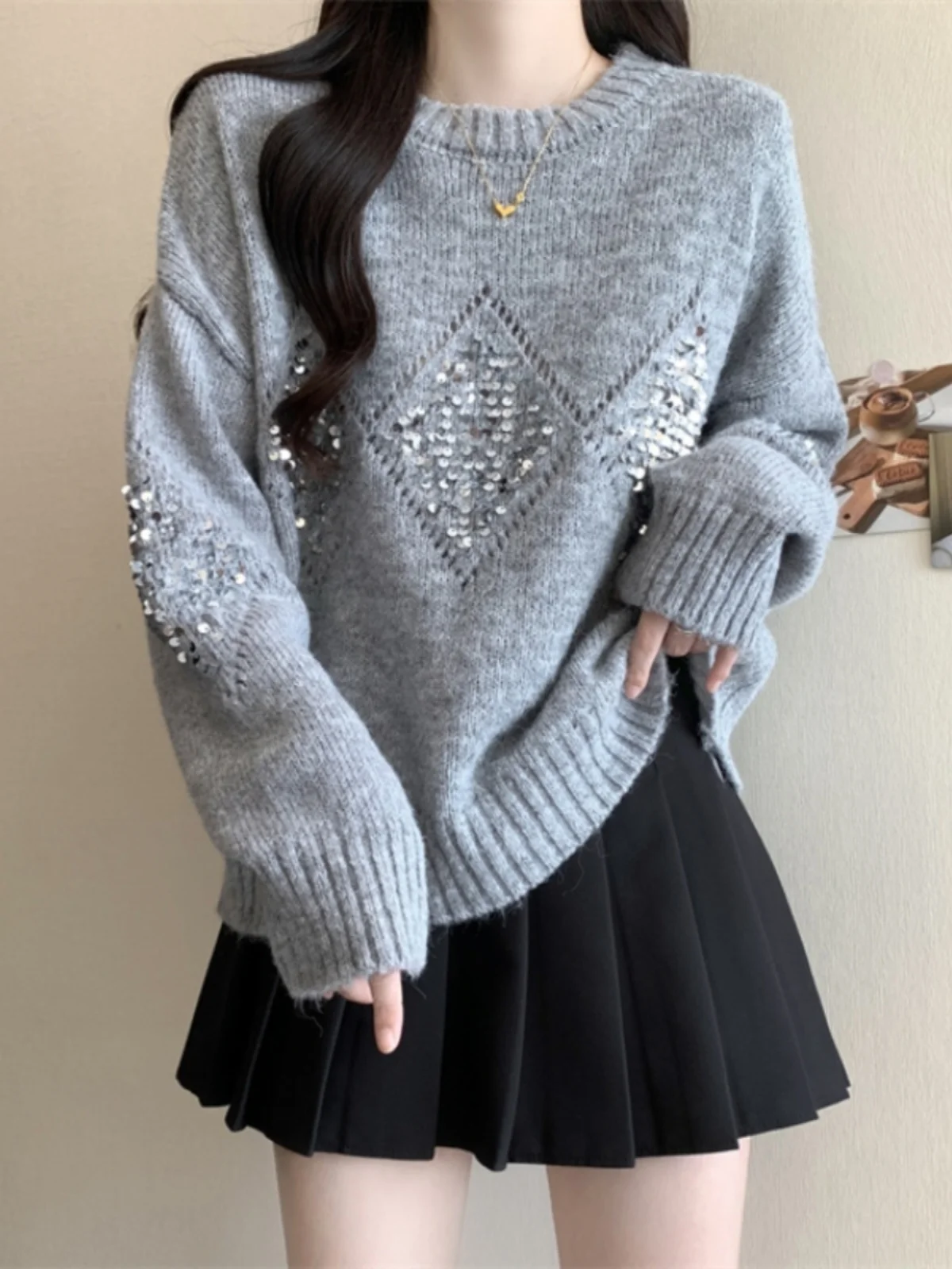 Grey Heavyweight Shiny Sequin Women's Knitwear Spring Autumn Long Sleeve plus Size Design Diamond Pattern Base Layer Top
Grey Heavyweight Shiny Sequin Women's Knitwear Spring Autumn Long Sleeve plus Size Design Diamond Pattern Base Layer Top