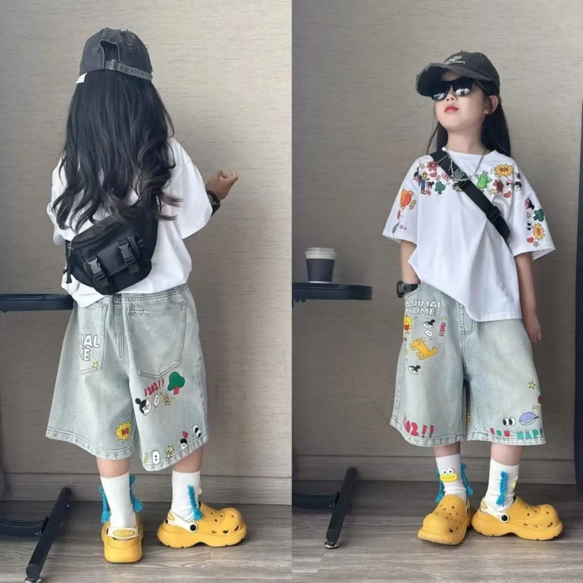New Summer Set for Boys and Girls 2025 Stylish Graffiti Style Short Sleeved Denim Shorts for Children Two-piece Set Trendy
New Summer Set for Boys and Girls 2025 Stylish Graffiti Style Short Sleeved Denim Shorts for Children Two-piece Set Trendy