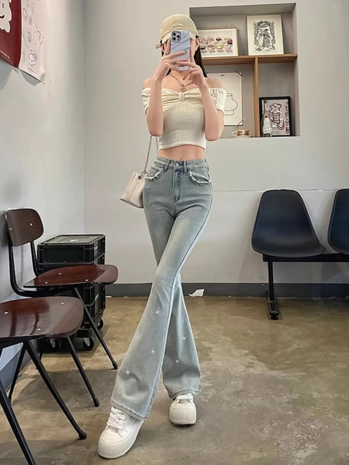 Джинсы женские с высокой талией, зауженные, с легким расклешением, весенние, новые, с декором из страз, повседневные, синие, джинсовые, для женщин
Джинсы женские с высокой талией, зауженные, с легким расклешением, весенние, новые, с декором из страз, повседневные, синие, джинсовые, для женщин