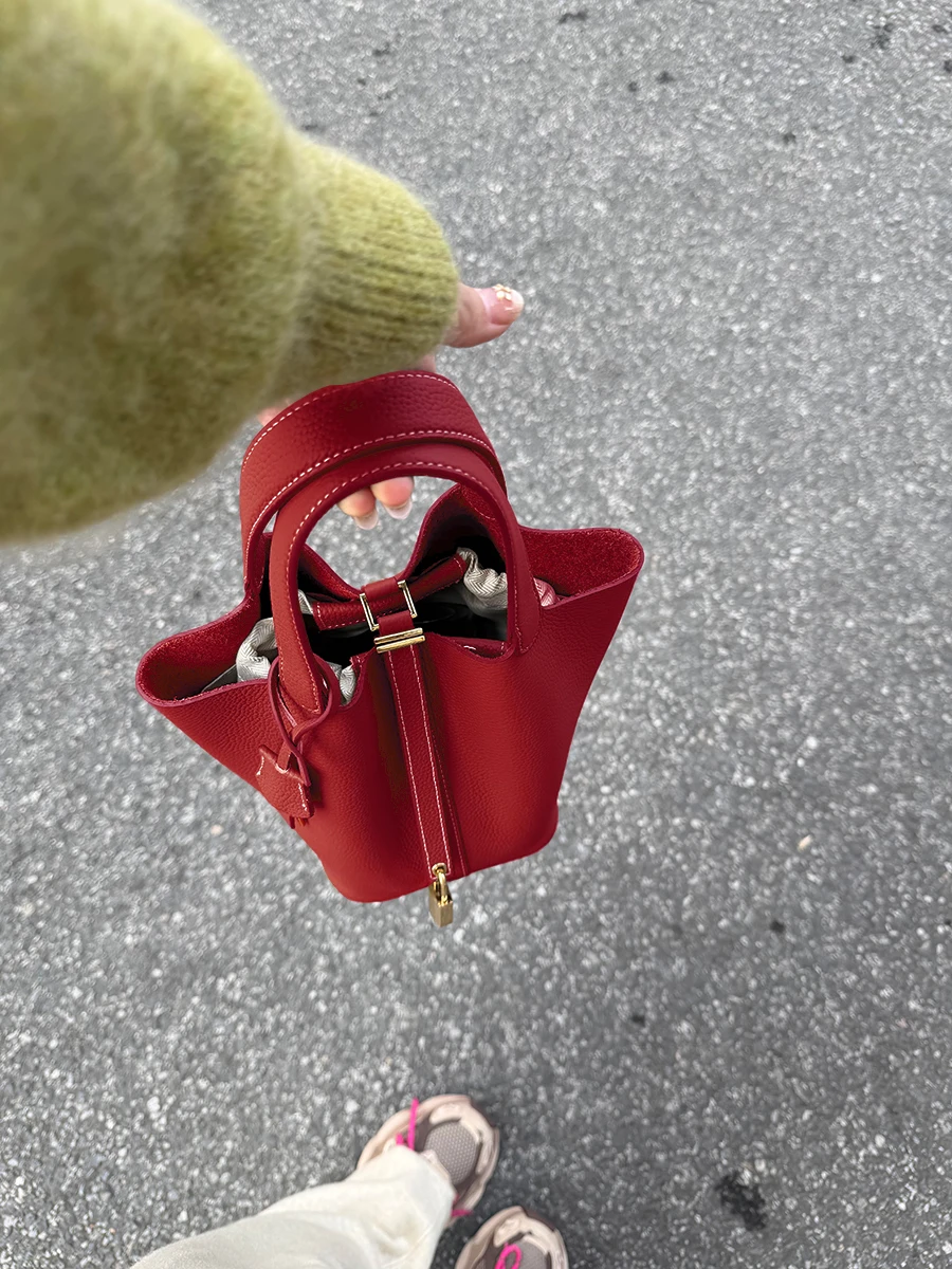 Red Celebration Bride's Basket Bag Ladies Luxury Minimalist Wedding Bag Soft Handbag Spring New Arrival Pure Color Zipper
Red Celebration Bride's Basket Bag Ladies Luxury Minimalist Wedding Bag Soft Handbag Spring New Arrival Pure Color Zipper