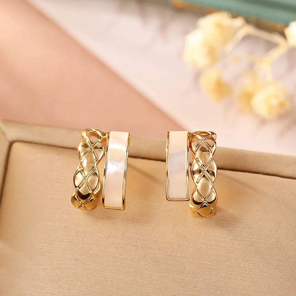 Fashionable and Exquisite Curved Shell Earrings Light Luxurious High-Quality Temperament Earrings Versatile Elegant Earrings
Fashionable and Exquisite Curved Shell Earrings Light Luxurious High-Quality Temperament Earrings Versatile Elegant Earrings