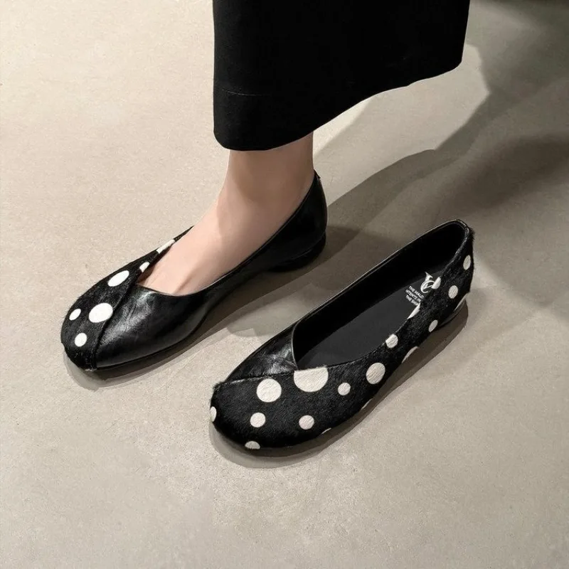 Retro-style polka dot niche round-toe flat shoes for womenslip-on low-cut shallow mouth fashionable splicing design single shoes
Retro-style polka dot niche round-toe flat shoes for womenslip-on low-cut shallow mouth fashionable splicing design single shoes