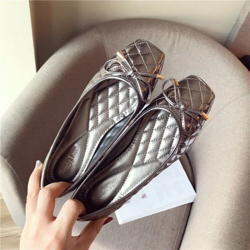 2026 New Women's Square Toe Flat Shoes Solid Color Non-slip Soft Sole Breathable Office Daily Walking Single Shoes Size 35-41
2026 New Women's Square Toe Flat Shoes Solid Color Non-slip Soft Sole Breathable Office Daily Walking Single Shoes Size 35-41